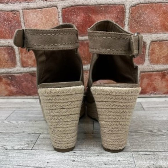 Custom Embellished Tan/Wedges with Brown/Gold Leopard Pattern - Picture 4 of 5